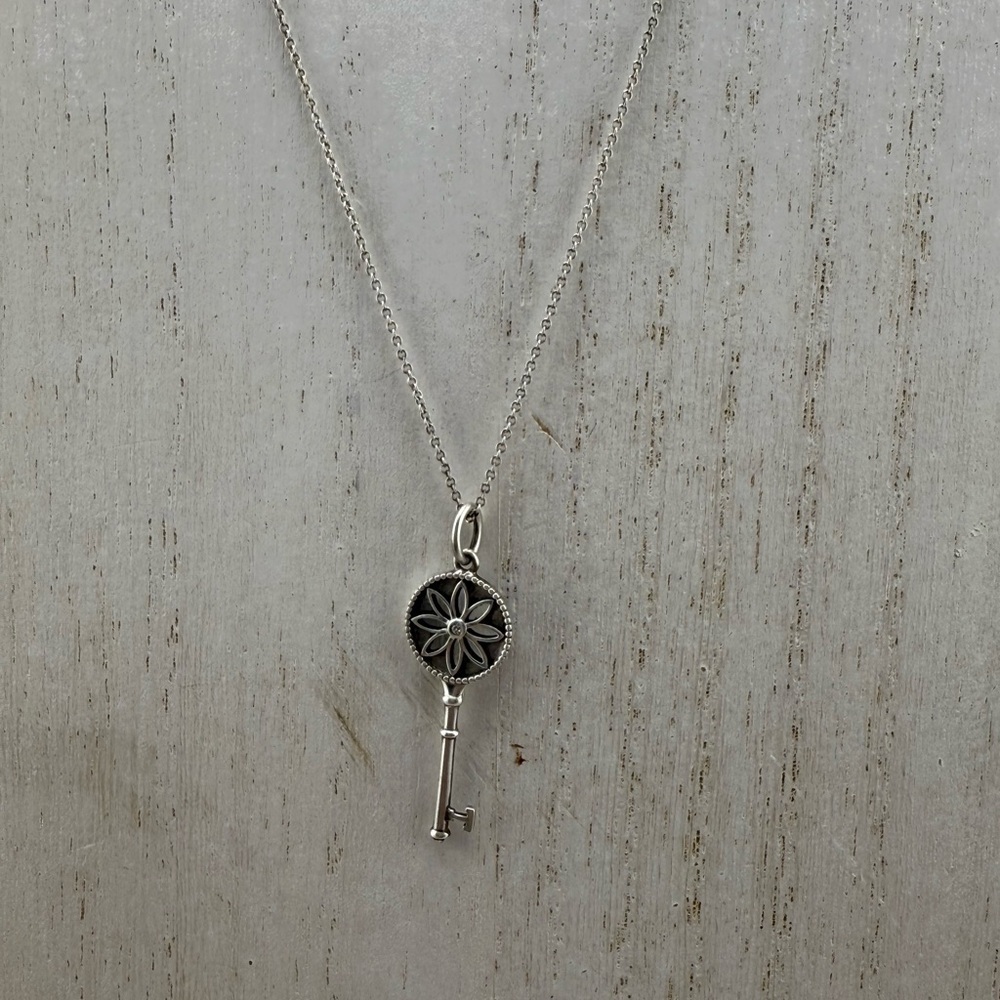 Tiffany & Co. 9.25 S. Silver Daisy Key Pendant With Diamond Necklace